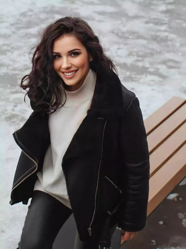 Alexsandra Profile image 4