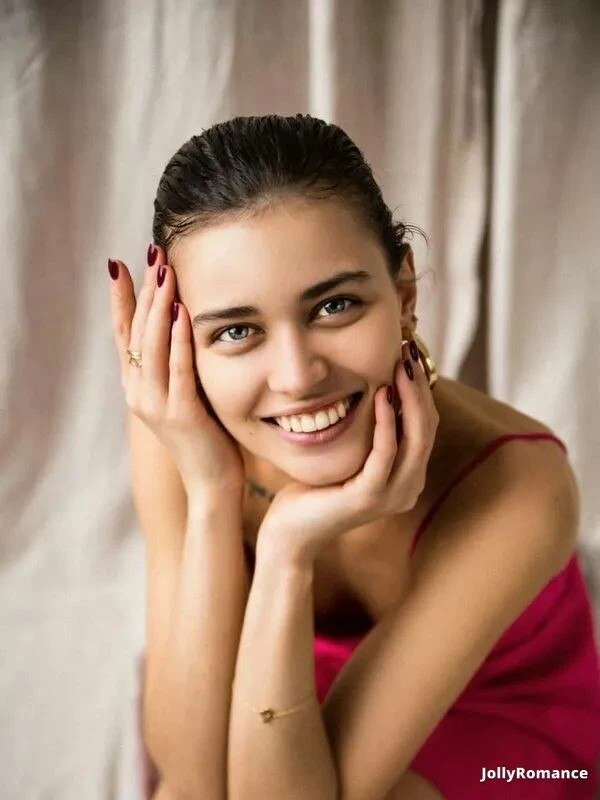 Alina Profile image 2