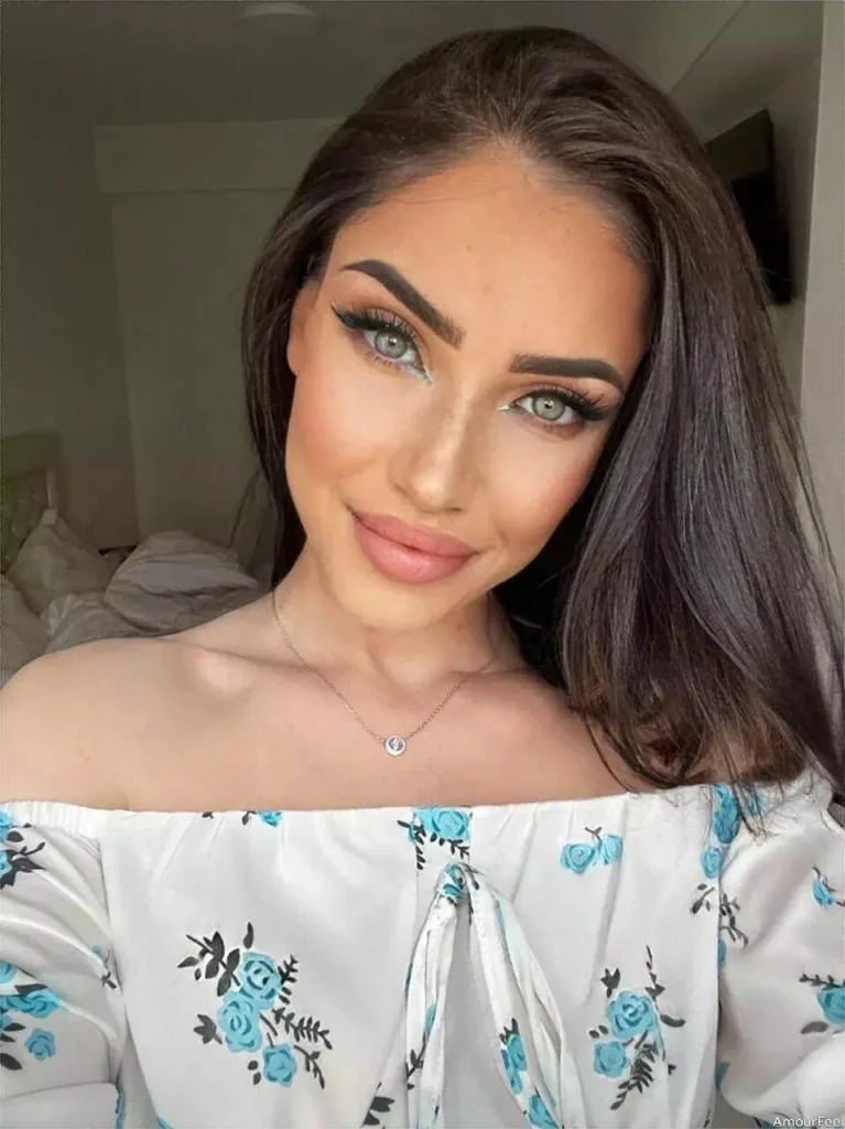 Mihaela Profile image 3