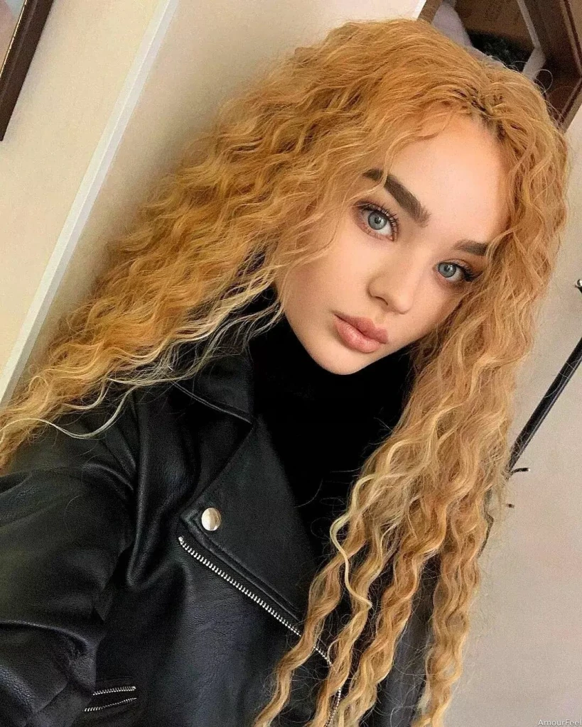 Iulia Profile image 4