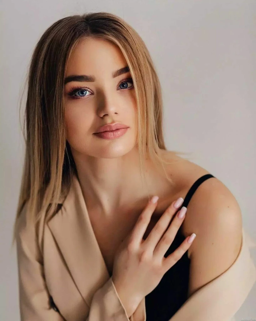 Iulia Profile image 2