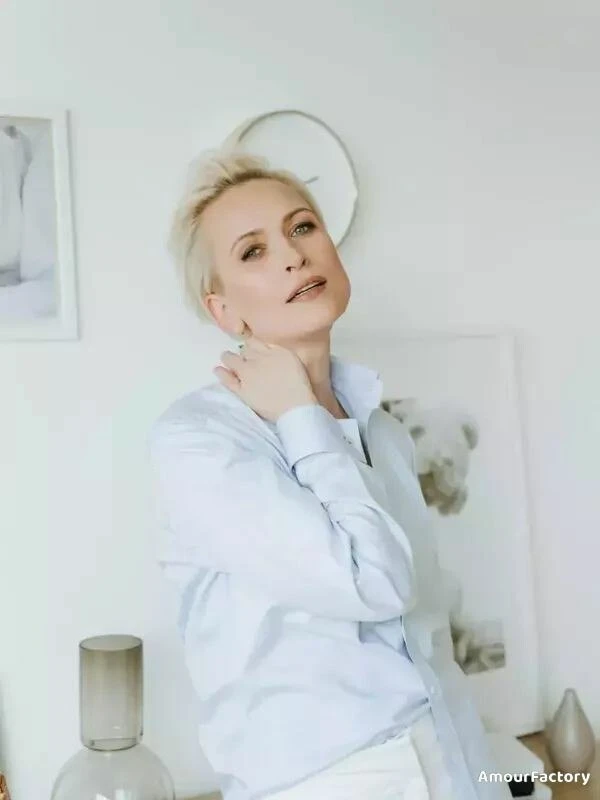Angelika Profile image 1
