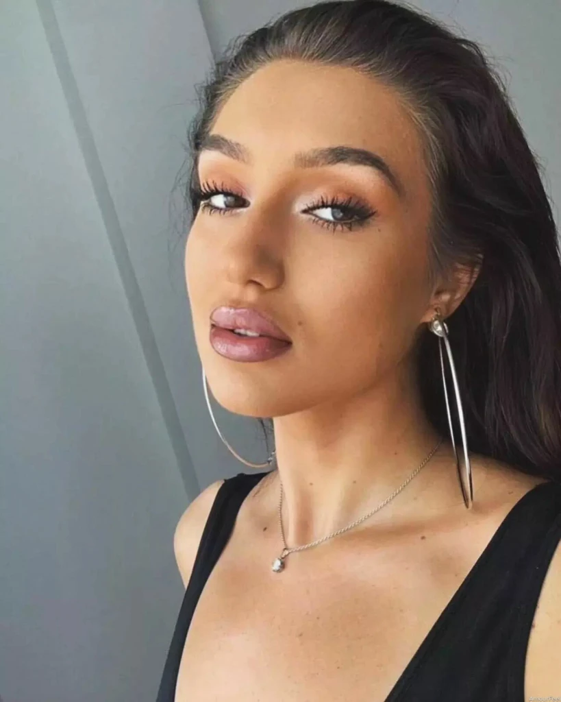 Angelina Profile image 2