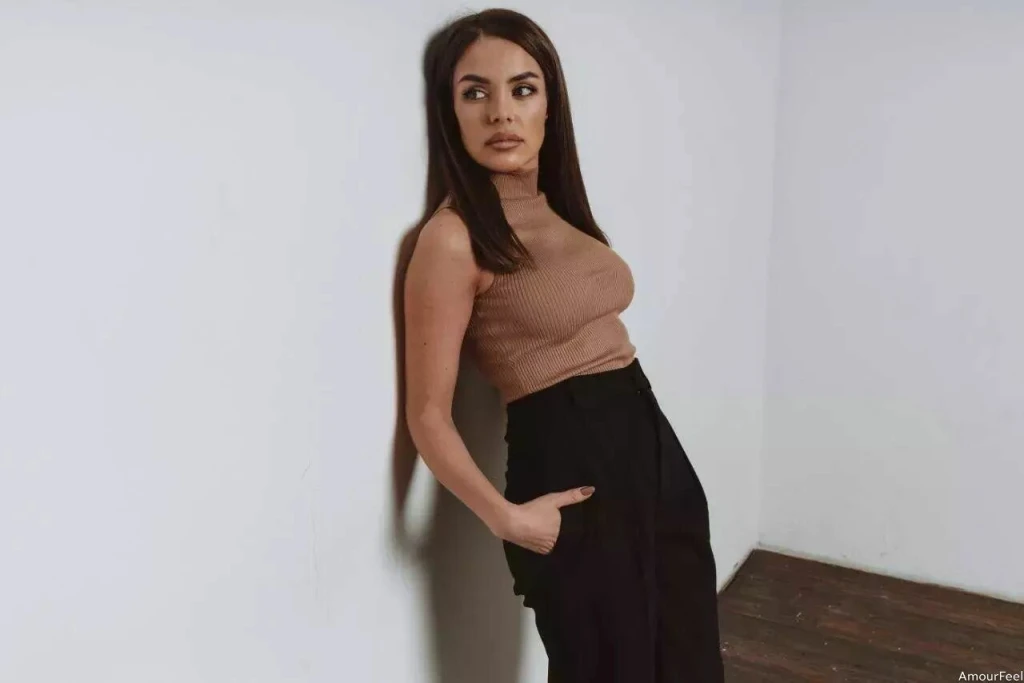 Iulia Profile image 2