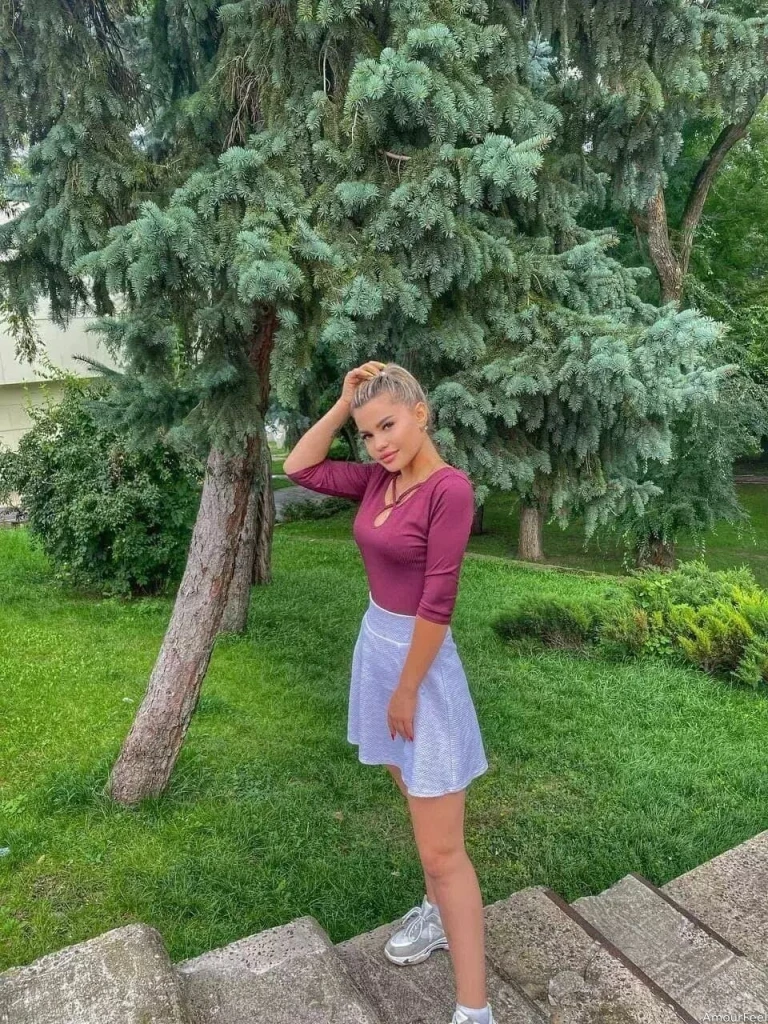 Valeria Profile image 4