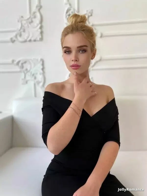 Christina Profile image 4