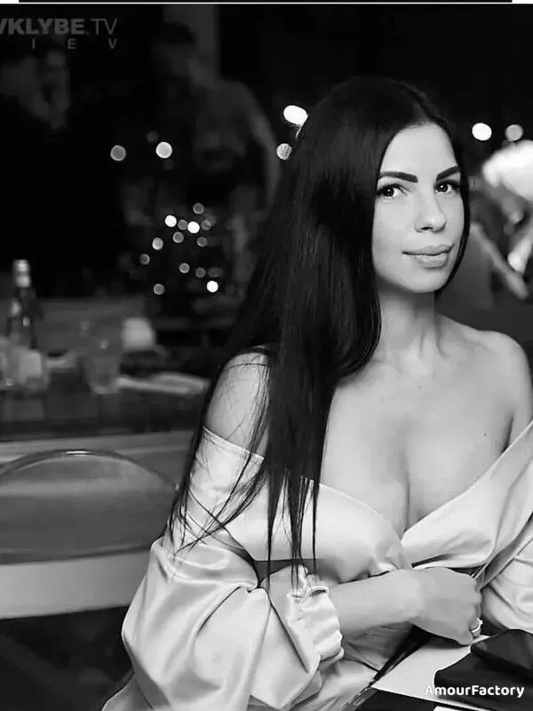 Elizabeth Profile image 3