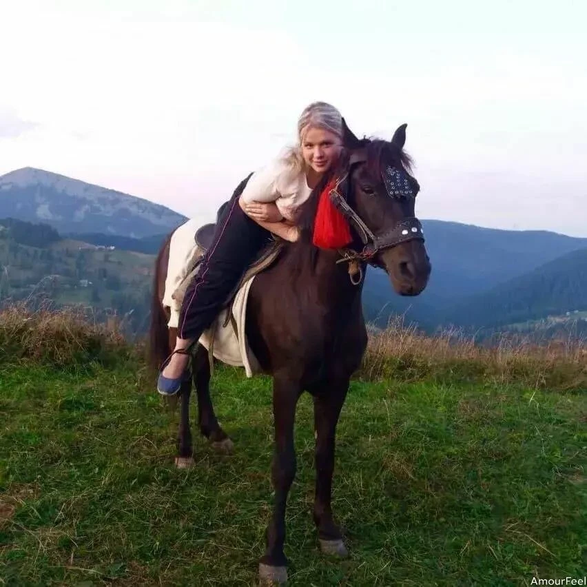 Karyna Profile image 4