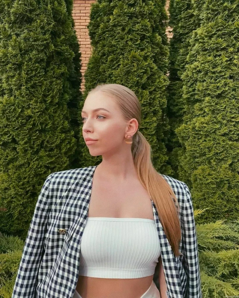 Anna Profile image 3