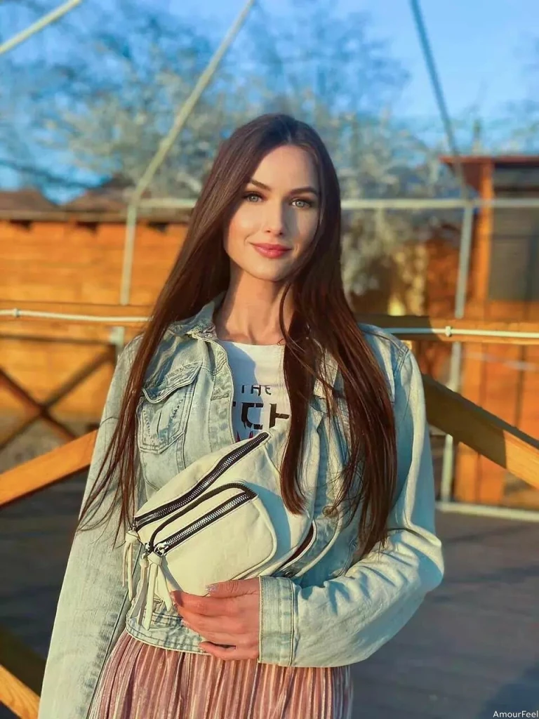 Elena Profile image 3