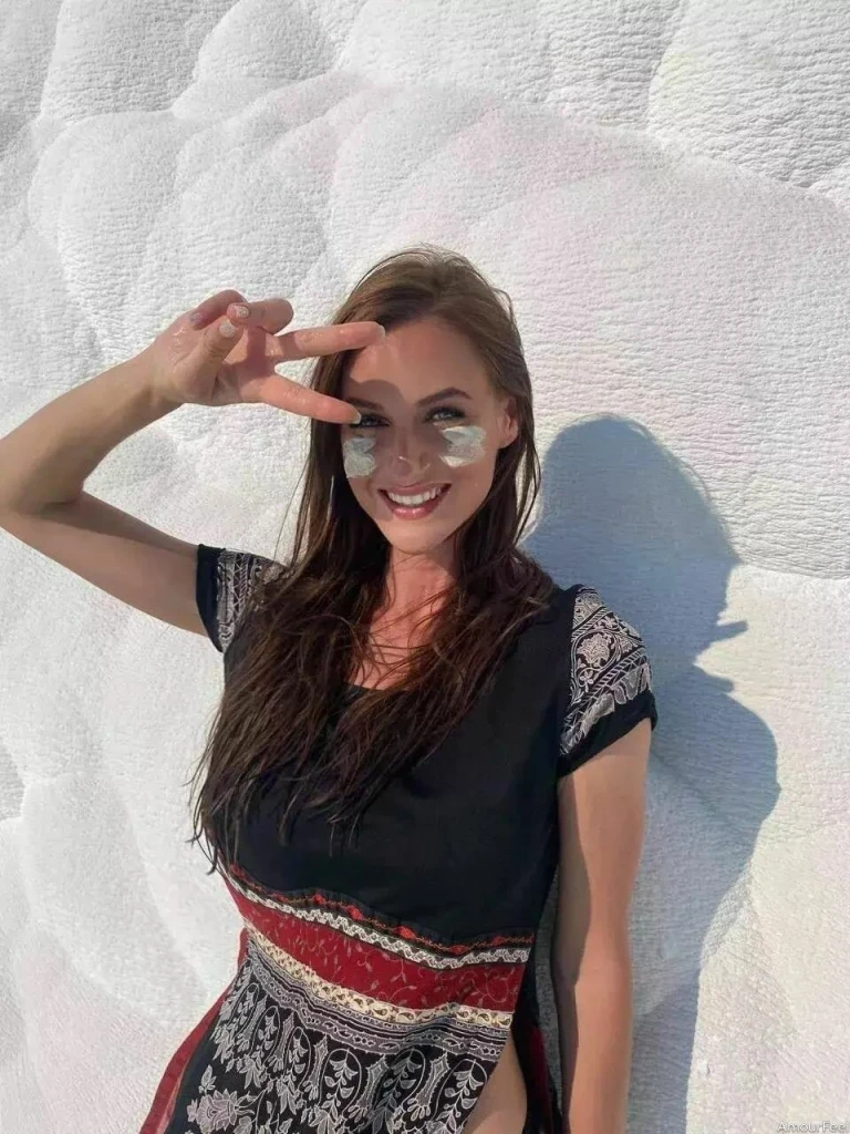 Elena Profile image 2