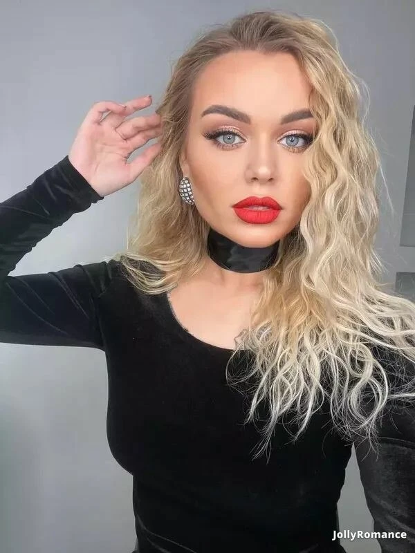 Elena Profile image 4