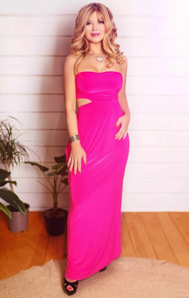 Victoria Profile image 4