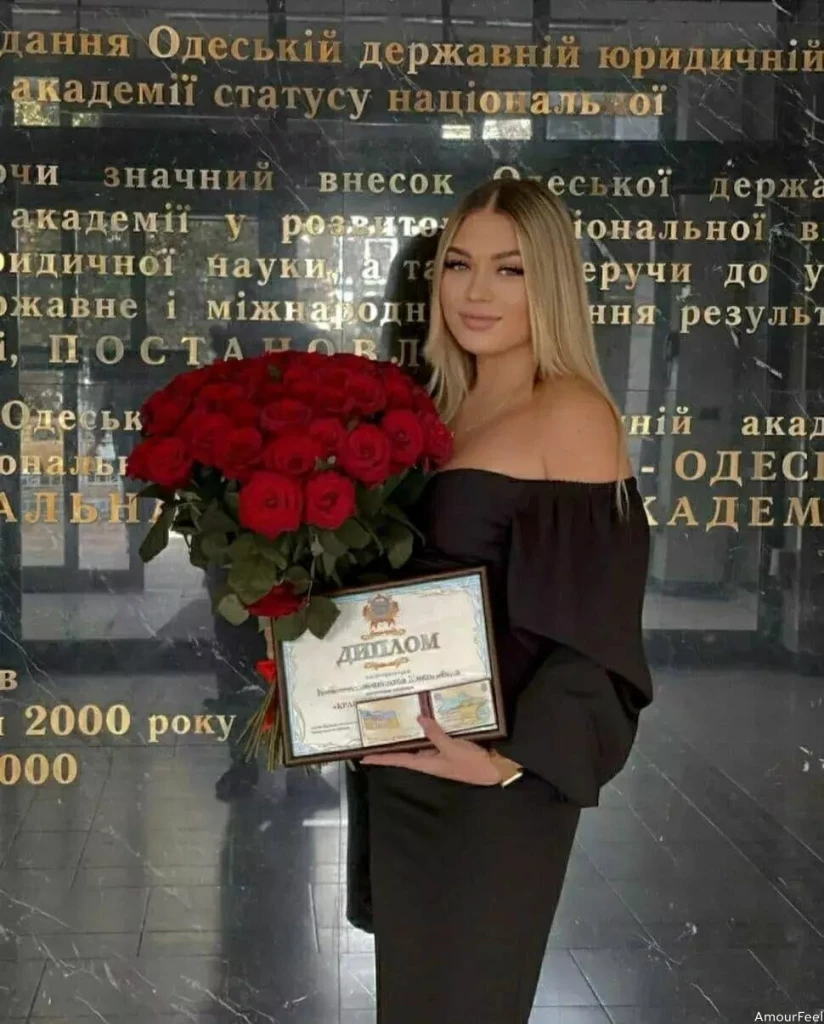 Elina Profile image 3