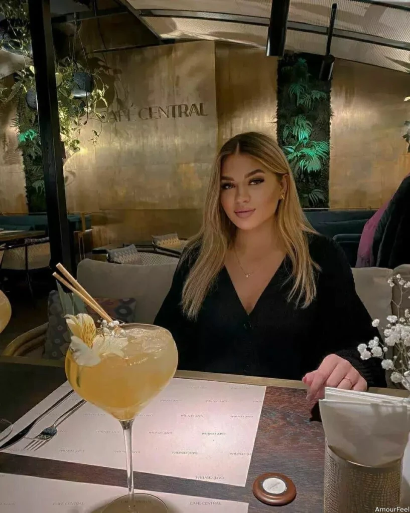 Elina Profile image 2