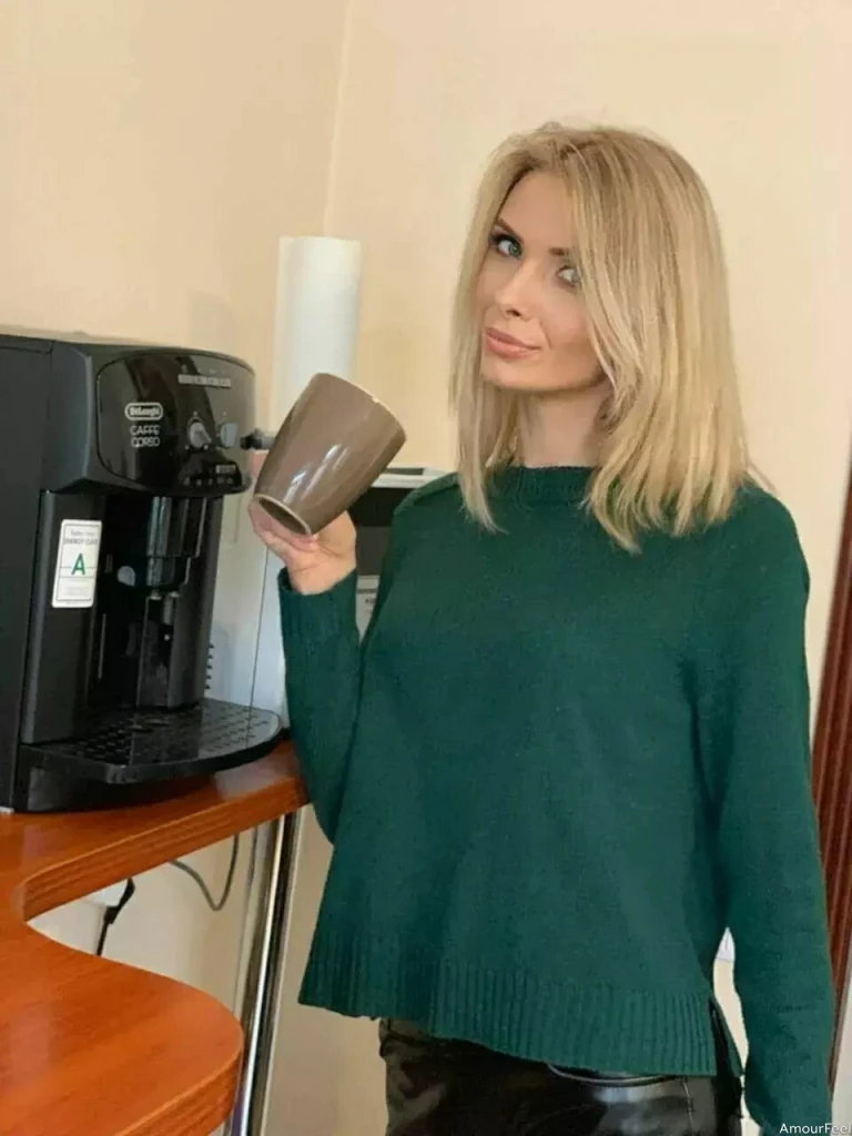 Karyna Profile image 2