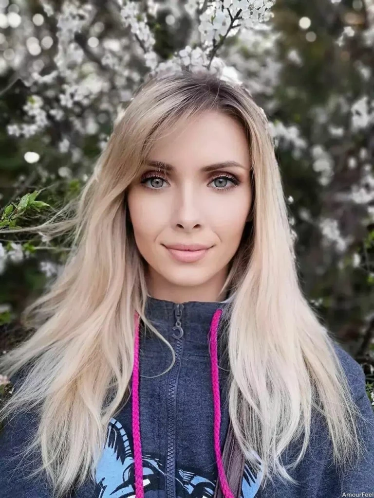 Karyna Profile image 1