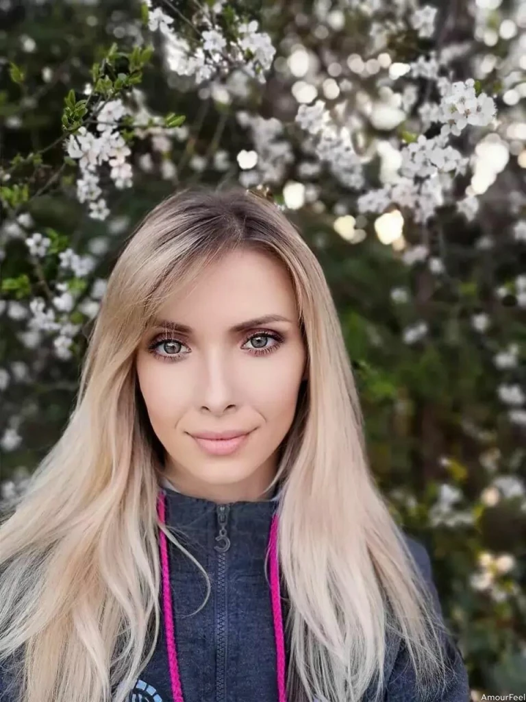 Karyna Profile image 3