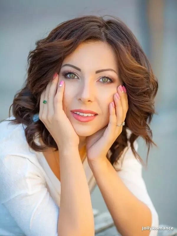 Elizabeth Profile image 4