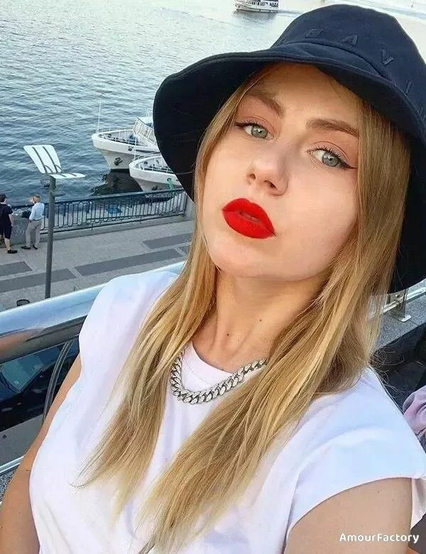 Inna Profile image 2