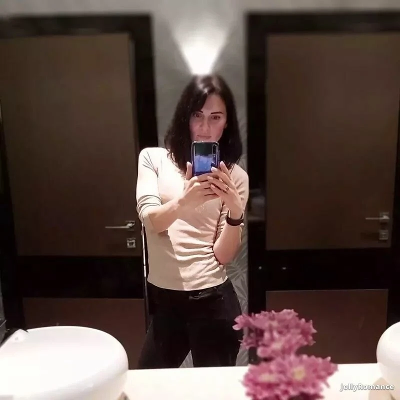 Julia Profile image 3