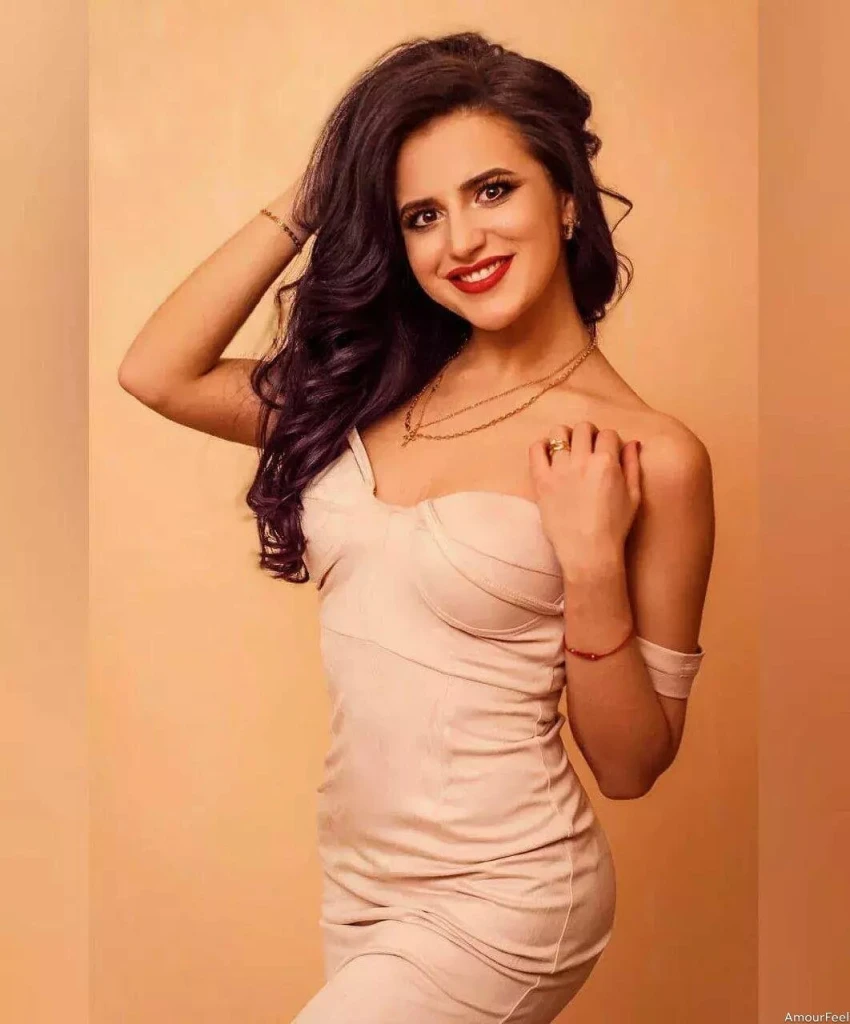 Larisa Profile image 3