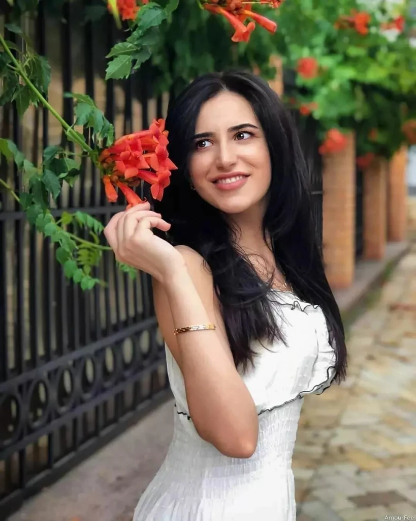 Larisa Profile image 4