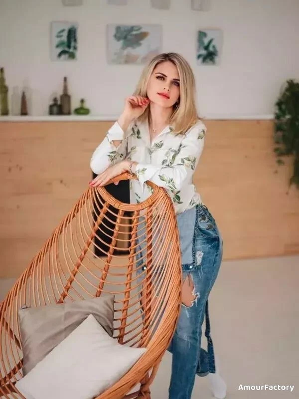 Elena Profile image 1