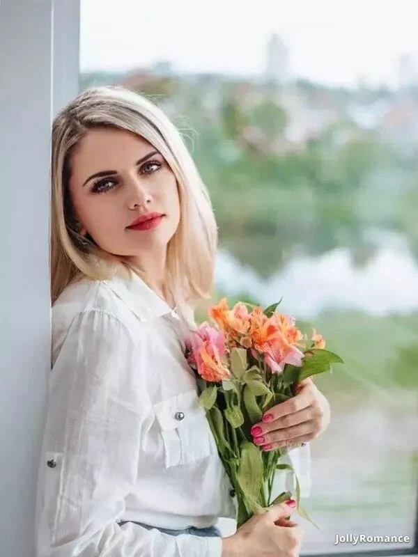 Elena Profile image 2