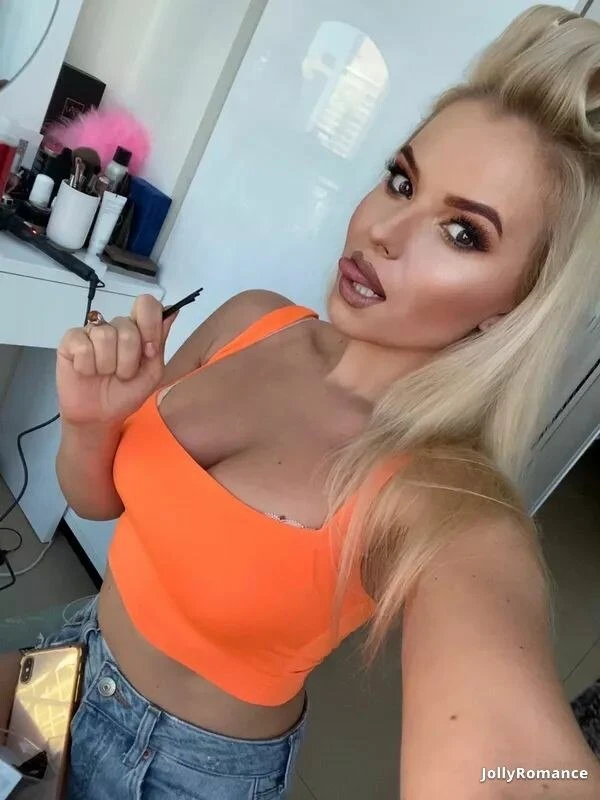 Oksana Profile image 3