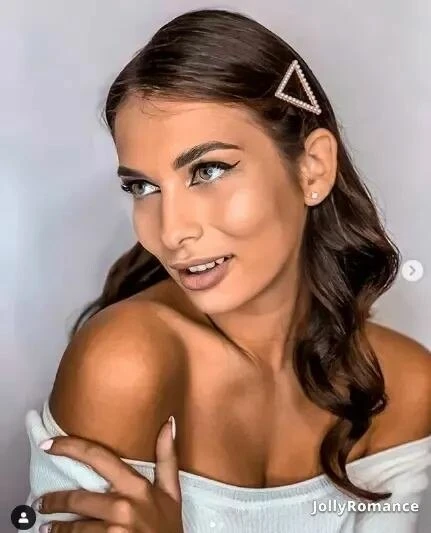 Elena Profile image 4