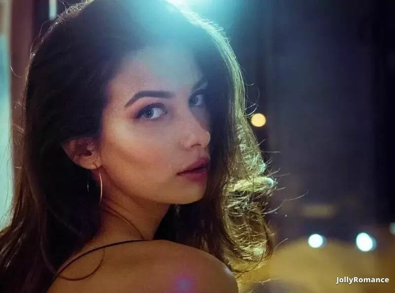 Elena Profile image 2