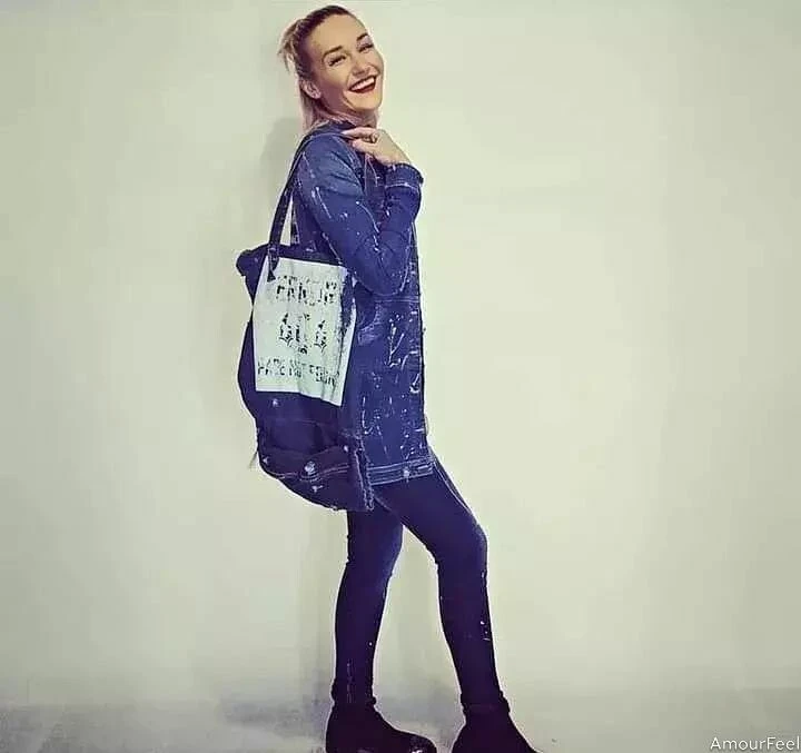 Elena Profile image 3