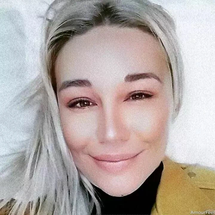 Elena Profile image 2