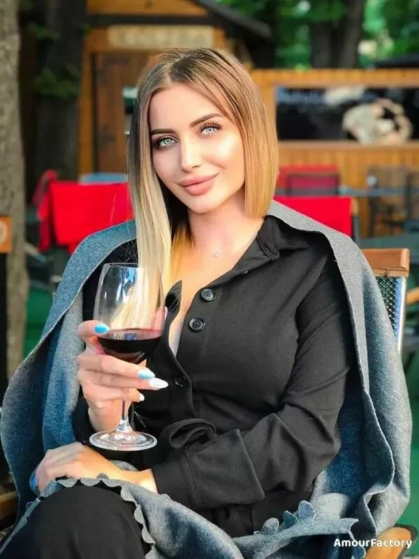 Anna Profile image 4