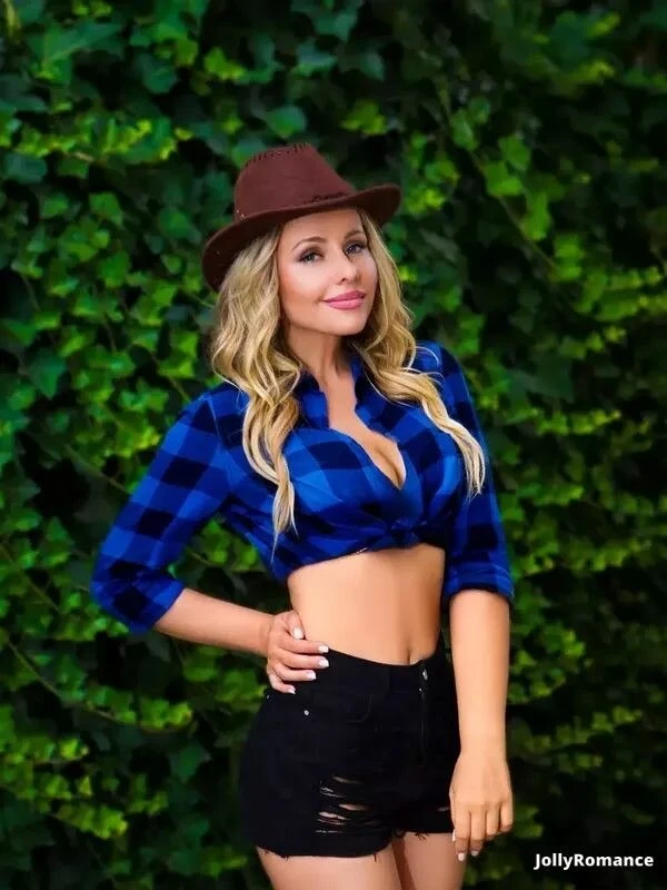 Oleksandra Profile image 4