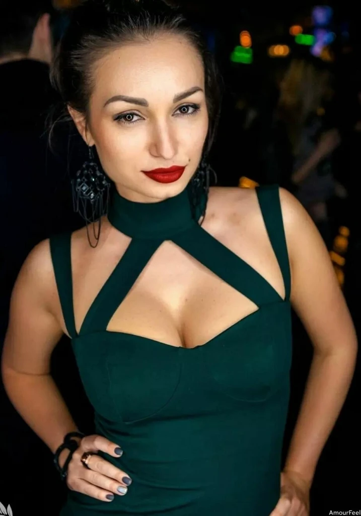 Karyna Profile image 4