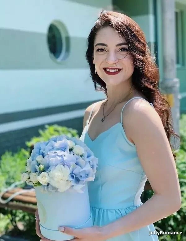 Yelyzaveta Profile image 4