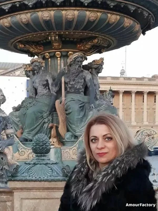 Elena Profile image 3