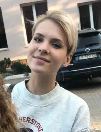 Yuliia Profile image 3