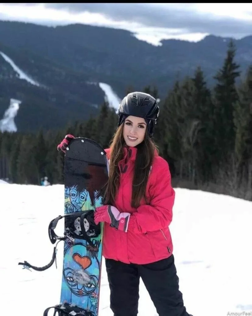 Elena Profile image 4