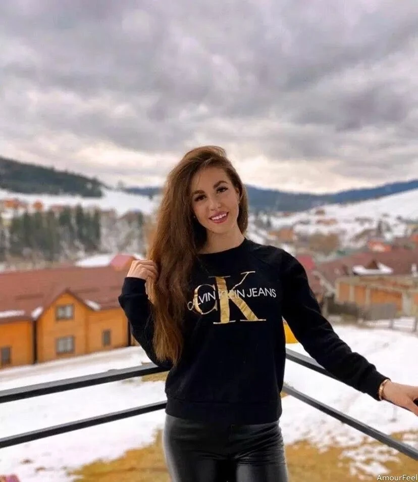 Elena Profile image 3