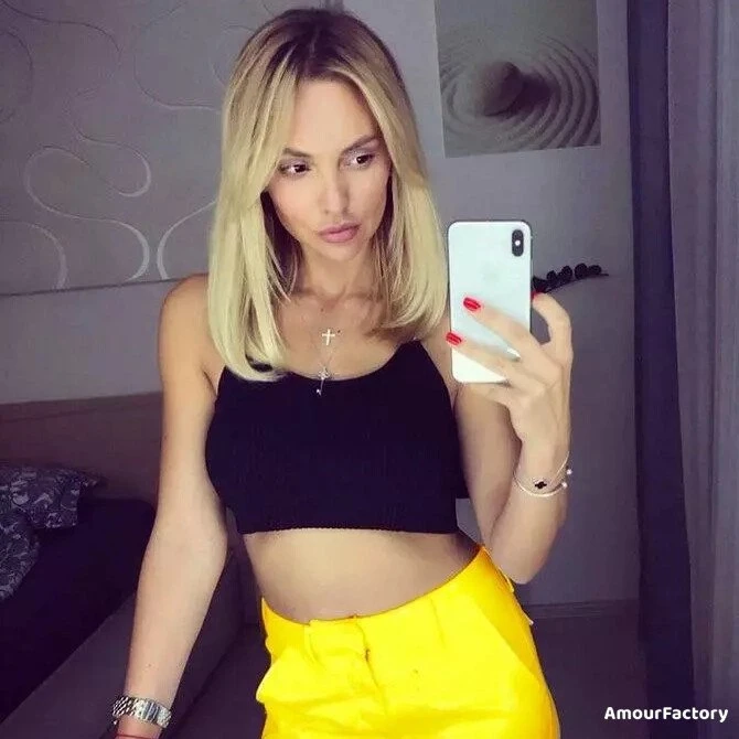 Julia Profile image 2