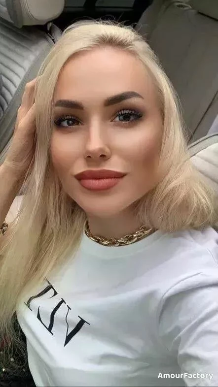 Yuliia Profile image 3