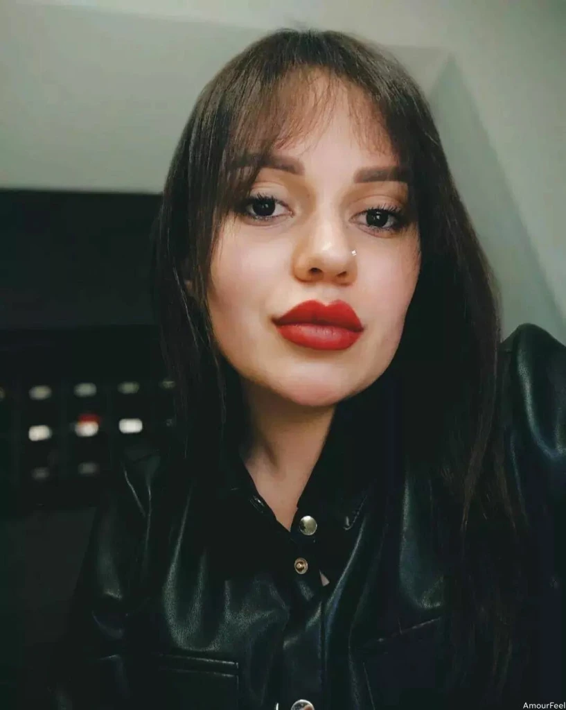 Elizabeth Profile image 1