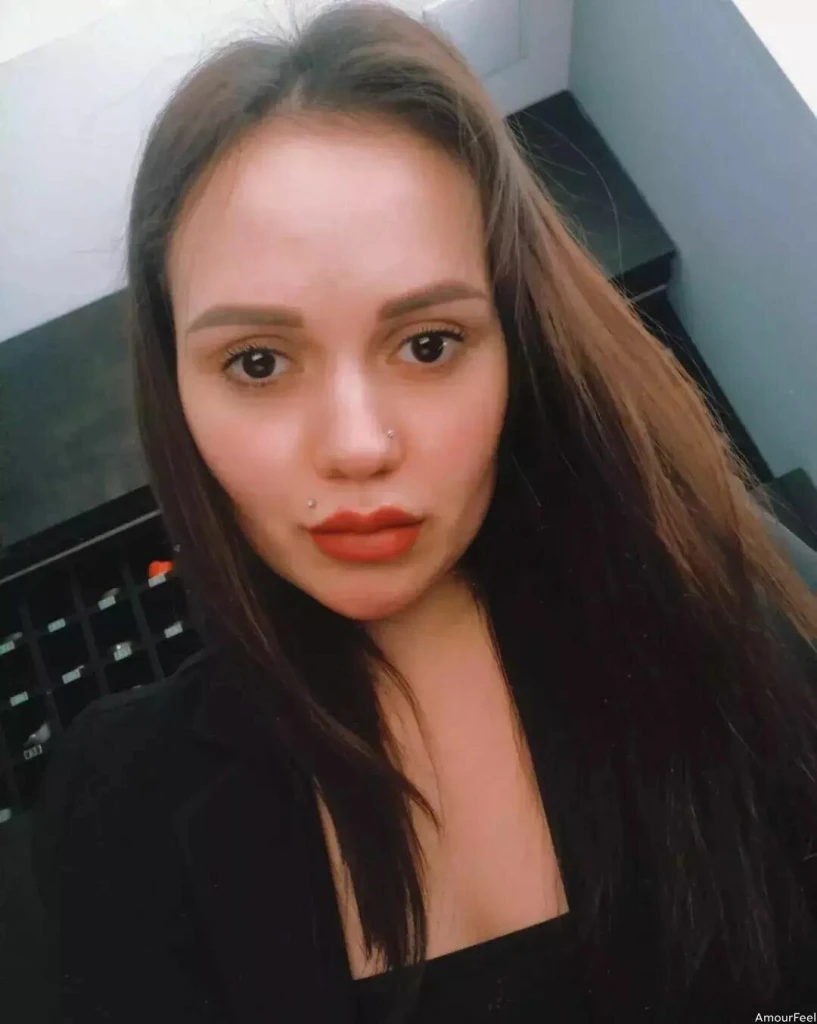 Elizabeth Profile image 3