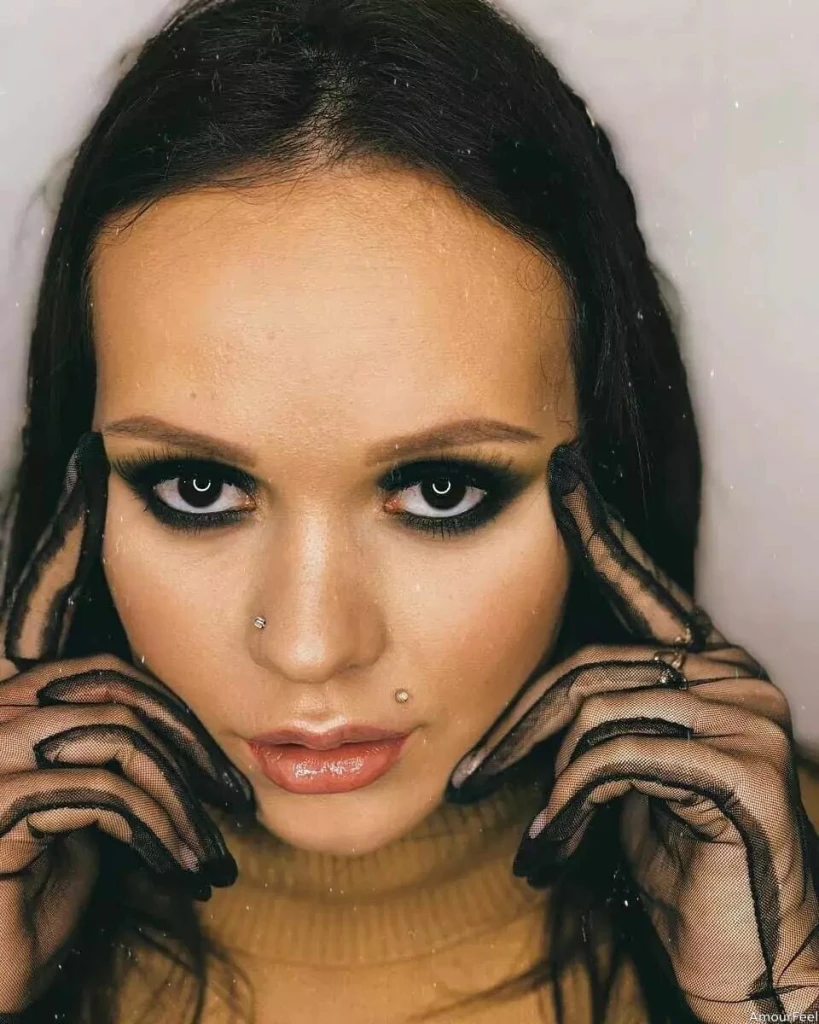 Elizabeth Profile image 4