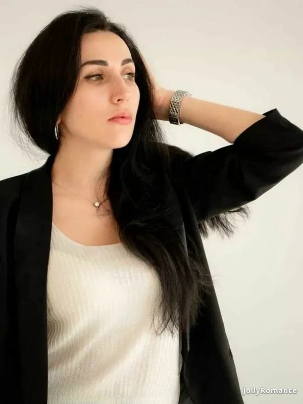 Nadiia Profile image 2