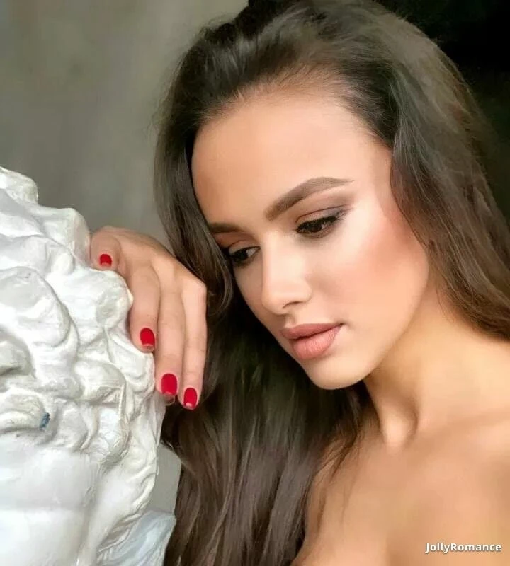 Yana Profile image 2