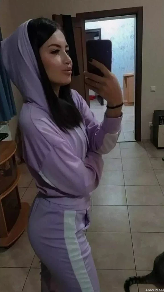 Valeria Profile image 4